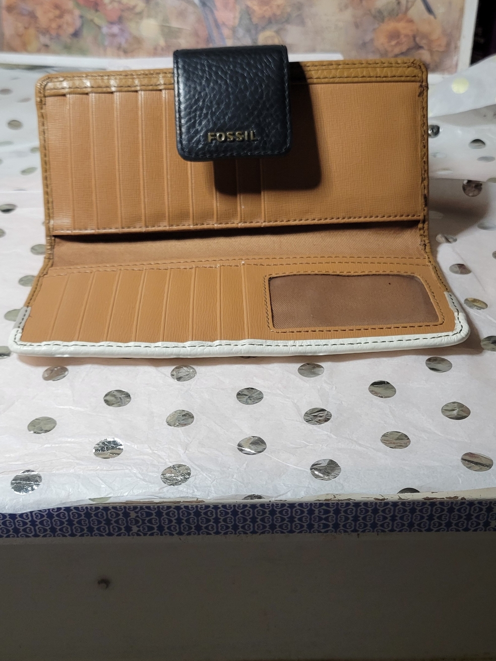 Fossil Tricolor Leather Wallet in Black, Cream & Tan - Picture 2 of 2